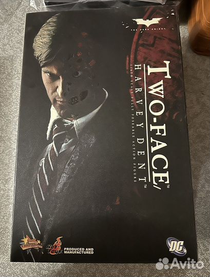 Hot toys two face Harvey Dent