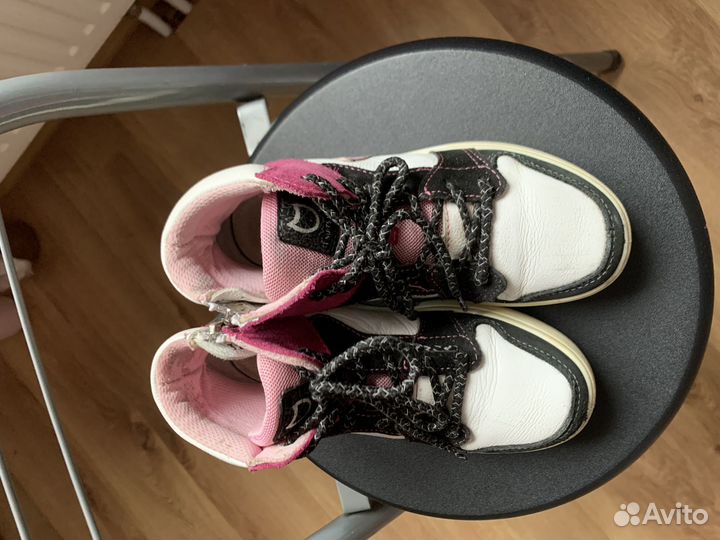 Кроссовки для девочки