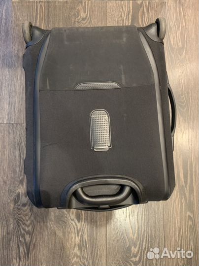 Чемодан на колесах samsonite