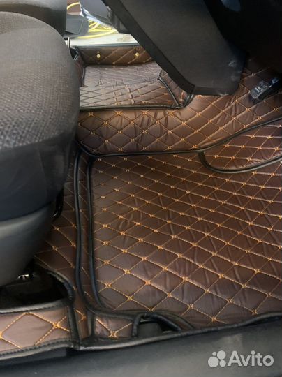 Автоковрики в багажникна Nissan Skyline