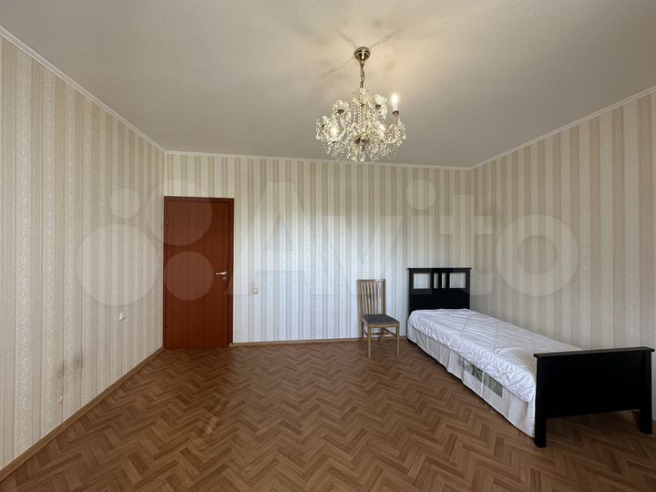 3-к. квартира, 90 м², 2/25 эт.