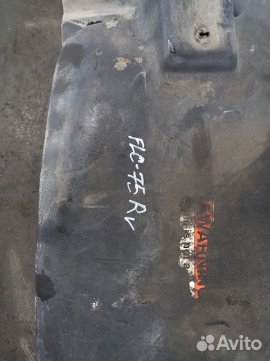 Подкрылок передний верхний правый (локер)