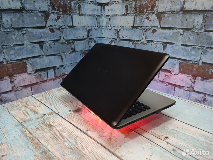 Игровой ноутбук Asus 4ядра/4гига/2 видеокарты