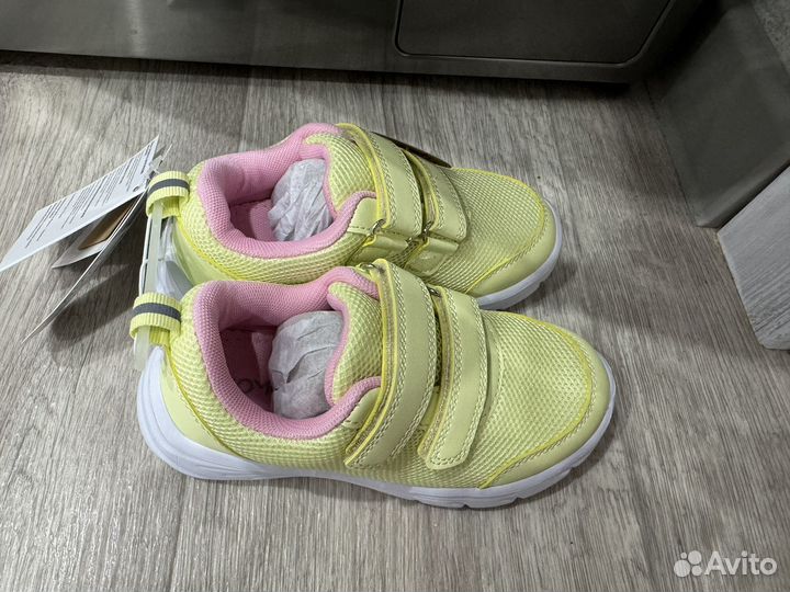 Кроссовки для девочки новые 28 размер
