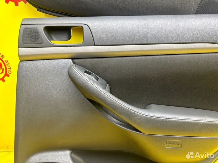 Обшивка двери комплект Toyota Avensis T250 1.8