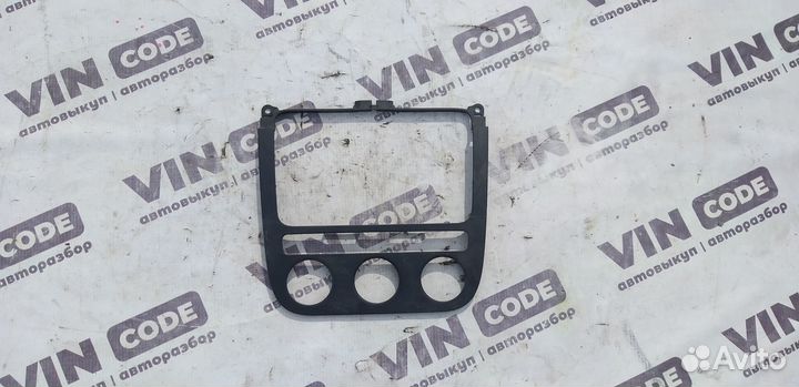 Рамка магнитолы Volkswagen Golf 5