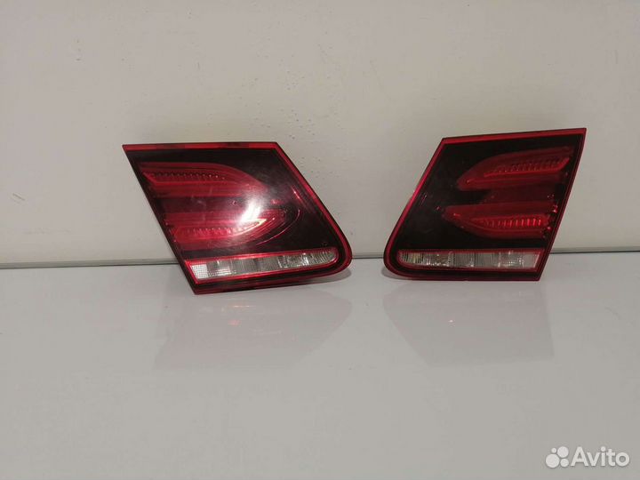 Фонарь крышки багажника прав Mercedes E-Class C207