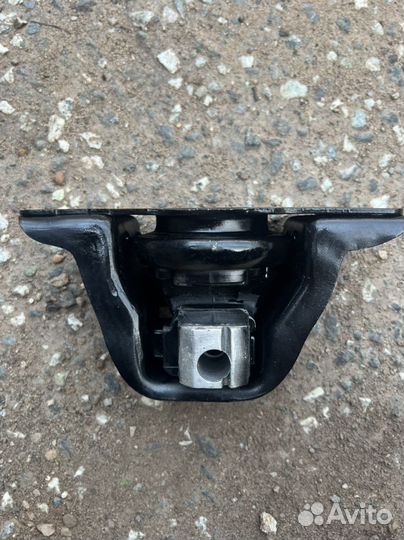 Опора двигателя правая nissan ниссан