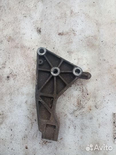 90575233 Кронштейн опоры кпп Opel Zafira b