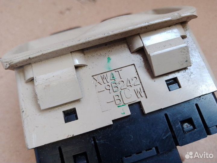 Кнопка открывания багажника Jaguar S-Type 3.0 2001