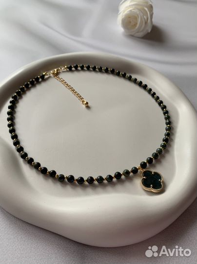 Колье чокер Van Cleef из натуральных камней яшма