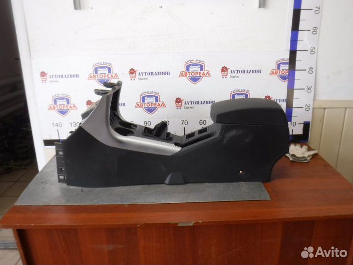 Консоль между сидений Lifan X60 1.8 2013