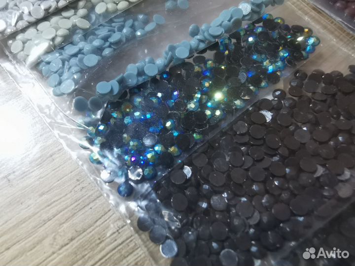 Стразы для алмазной мозаики круглые