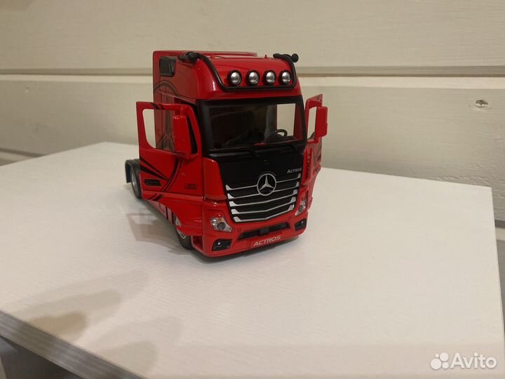 Mercedes benz Astros 1:36