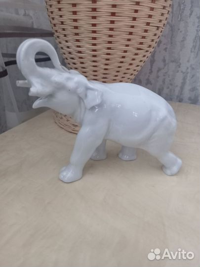 Фарфоровый Слон белый статуэтка СССР