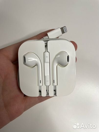 Apple EarPods наушники с разъёмом lightning