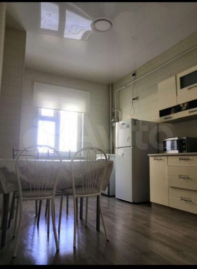 2-к. квартира, 60 м², 1/15 эт.