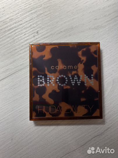 Huda beauty палетка