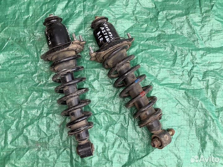 Стойка амортизатора задняя Avensis 250