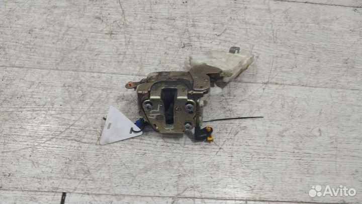 Замок двери передней левой Nissan Almera N16
