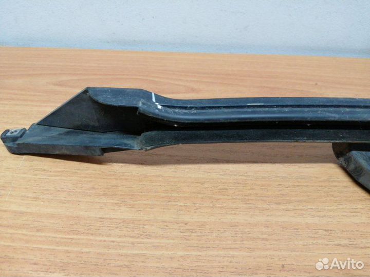 Направляющая стекла двери задняя левая Citroen C4