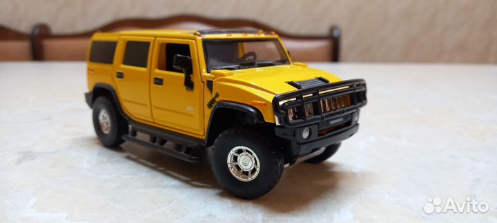 Модель авто Hummer H2 1/32