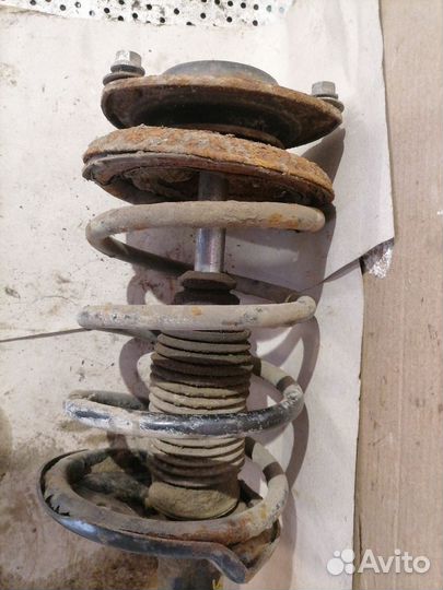 Стойка амортизатора переднего правого Hyundai Sona