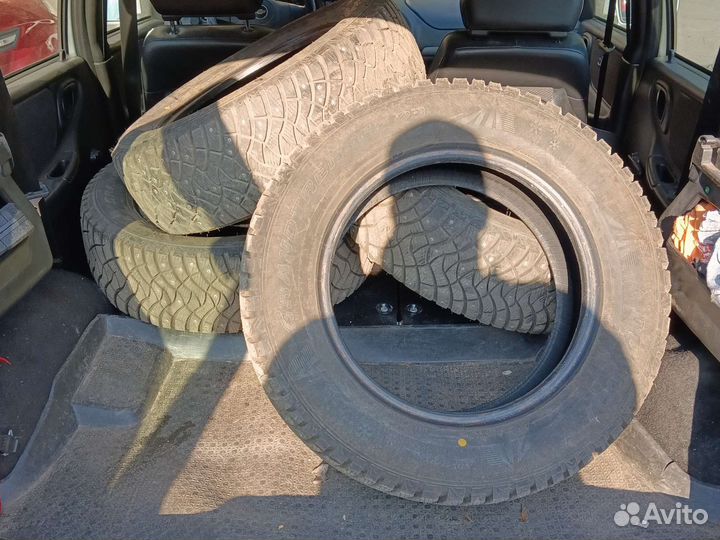 Dunlop GrandTrek Ice 03 215/65 R16 102T