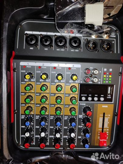 4-канальный микшерный пульт