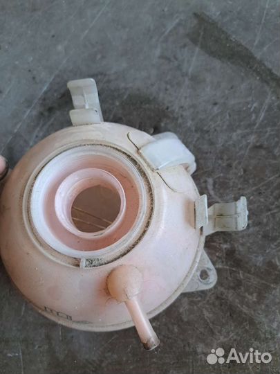 Расширительный бачок на Volkswagen Passat B6