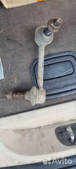 Стойка стабилизатора jeep grand cherokee wk2