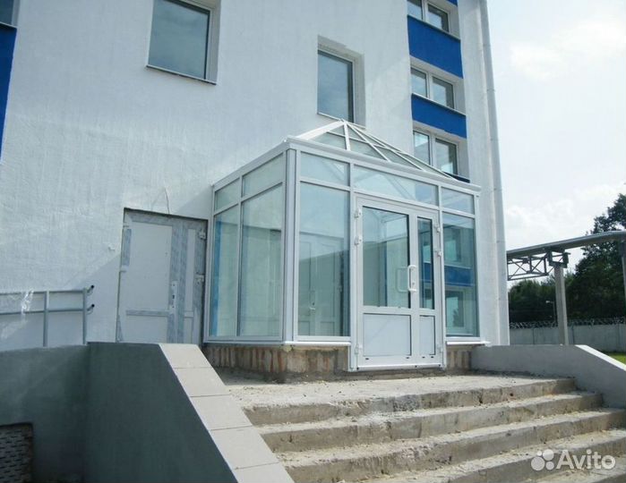 Пластиковая дверь