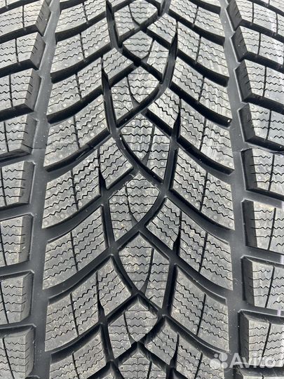 Goodyear UltraGrip Performance+ 255/45 R19 104V