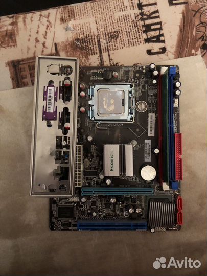 Материнская плата с процессором и памятью