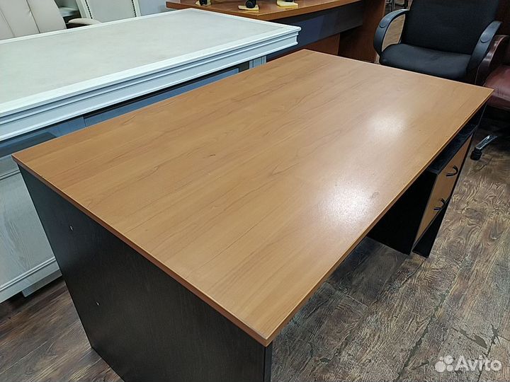 Стол письменный б/у 120х74х75 с тумбой 03446П-олч