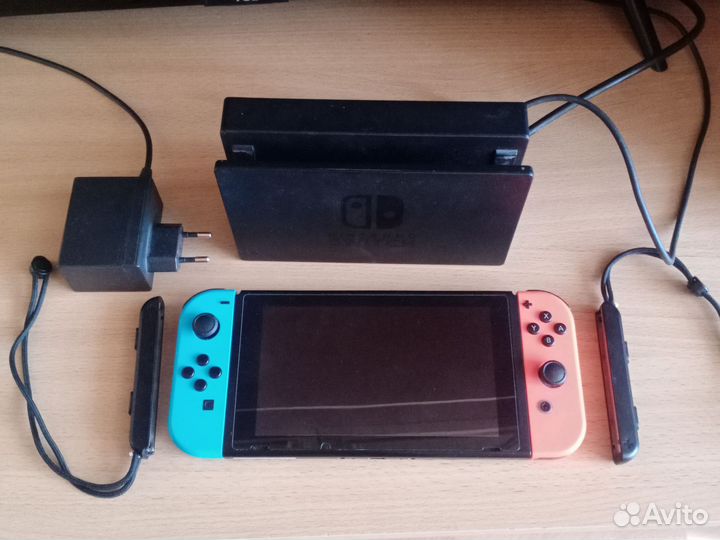 Nintendo switch v2 прошитая чипом, полный комплект