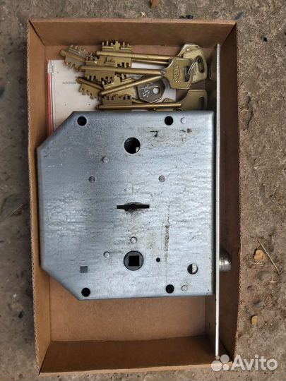 Замок дверной бу