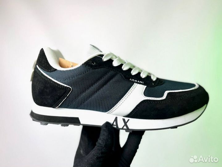 Кроссовки Armani эргономичные