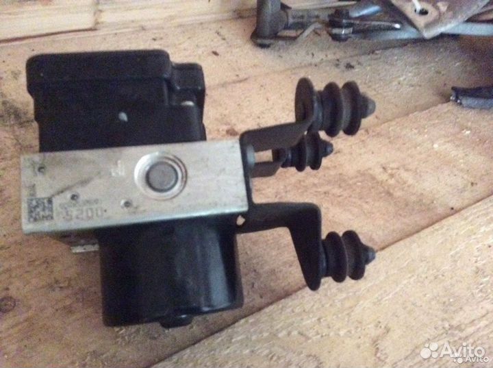 Volkswagen Jetta6 блок ABS 1KD 614 117D