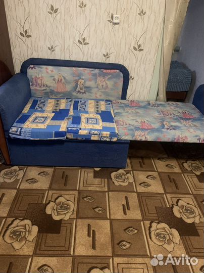 Маленький диванчик