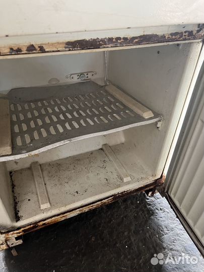 Холодильник с морозильной бу