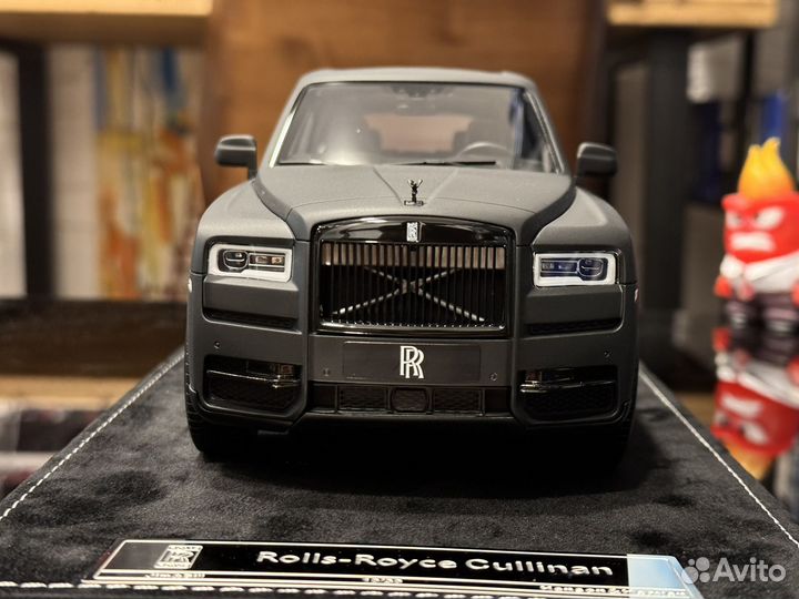 HH Rolls Royce Cullinan 1:18 матово черный