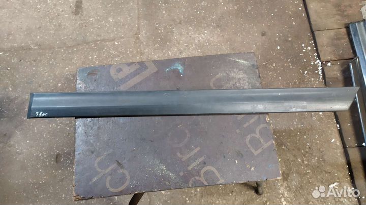 Молдинг задний левой двери пассат Б4