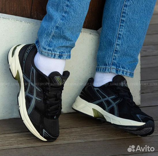 Кроссовки asics