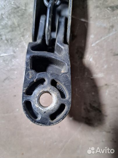 Поводок дворников правый Skoda Fabia