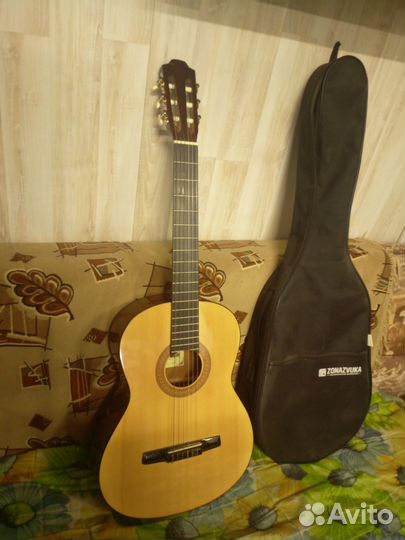 Акустическая гитара