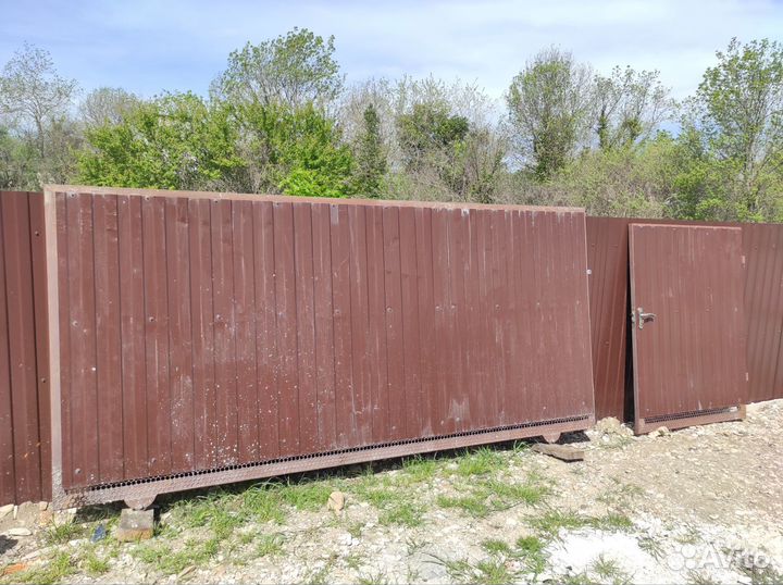 Откатные ворота и калитка распашная