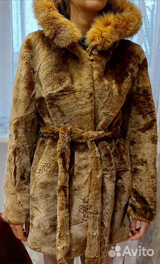 Продам женскую шубу