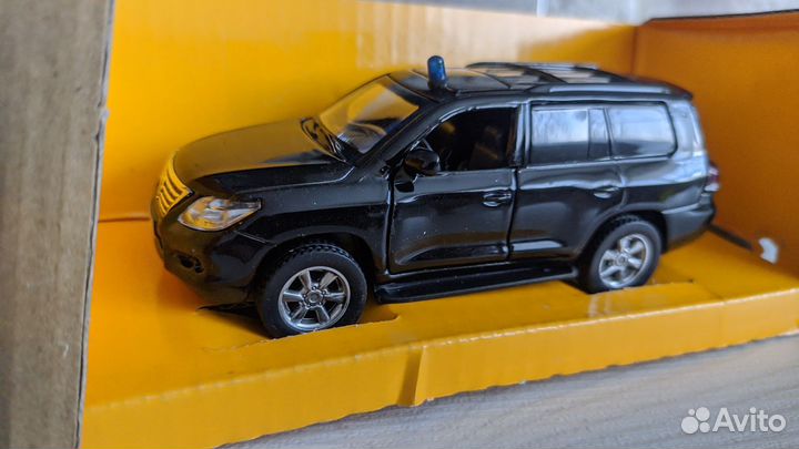 Модели автомобиля Lexus lx570 1:43