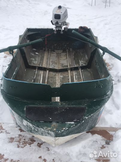 Лодка с мотором